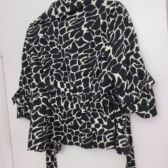Black and white giraffe print jacket Medium - Picture 2 of 3